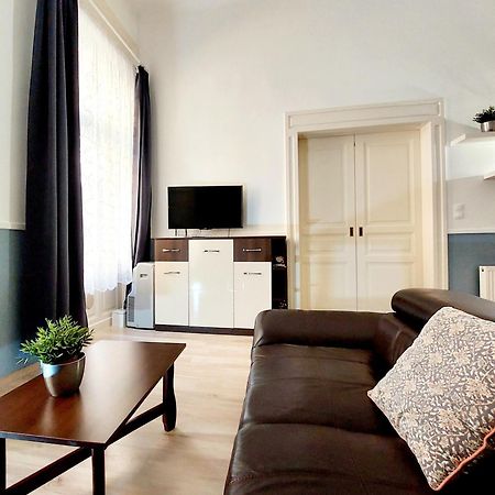 Eoetvoes Apartman Budapest Exteriör bild