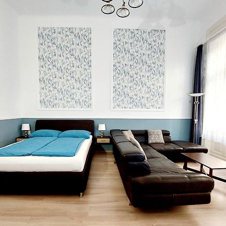 Eoetvoes Apartman Budapest Exteriör bild