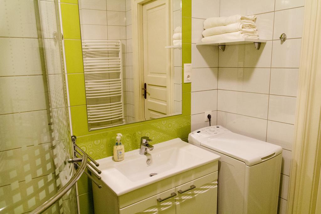 Eoetvoes Apartman Budapest Rum bild