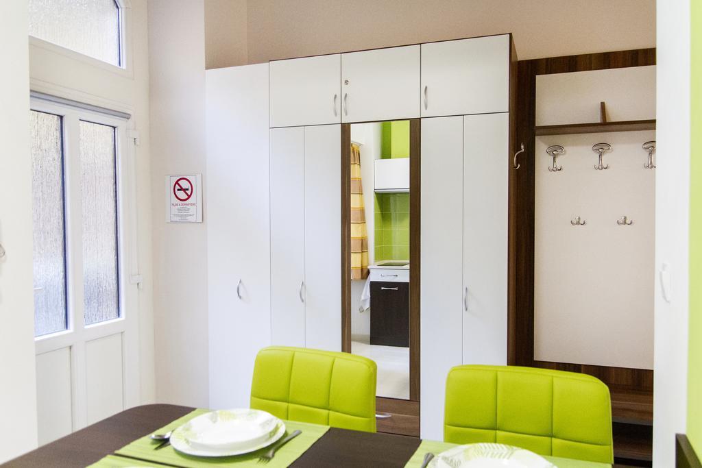 Eoetvoes Apartman Budapest Rum bild