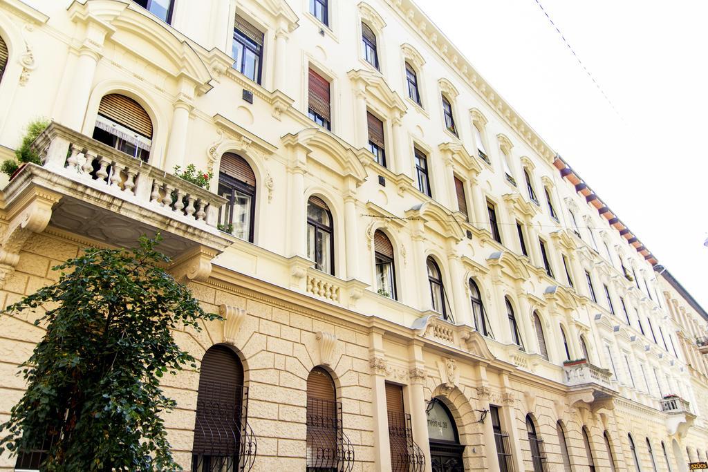 Eoetvoes Apartman Budapest Rum bild