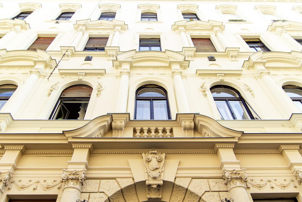Eoetvoes Apartman Budapest Rum bild