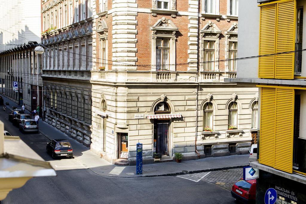 Eoetvoes Apartman Budapest Rum bild