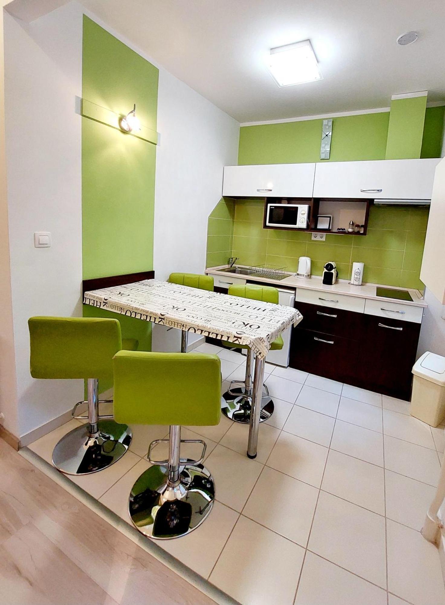 Eoetvoes Apartman Budapest Exteriör bild