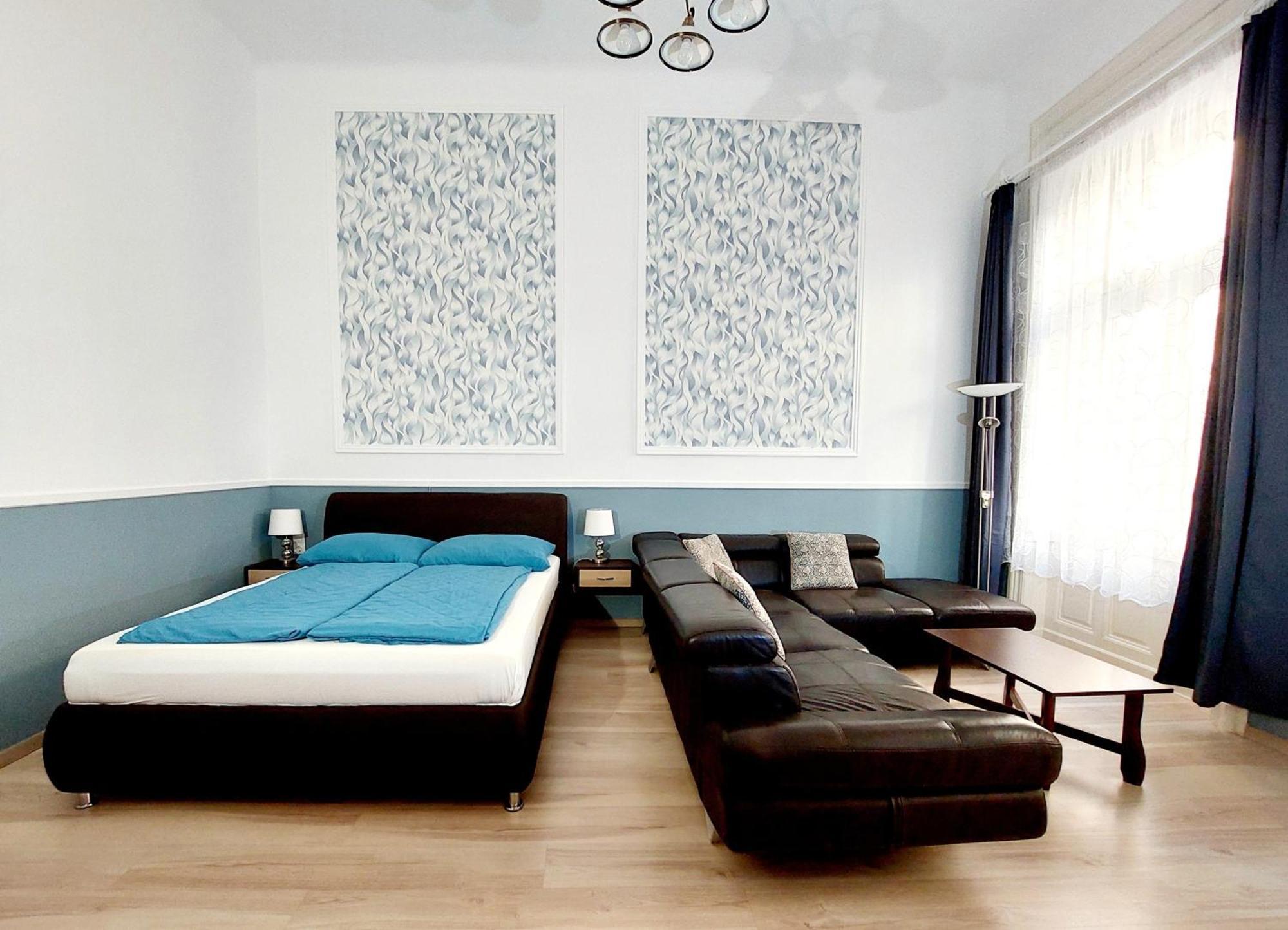Eoetvoes Apartman Budapest Exteriör bild