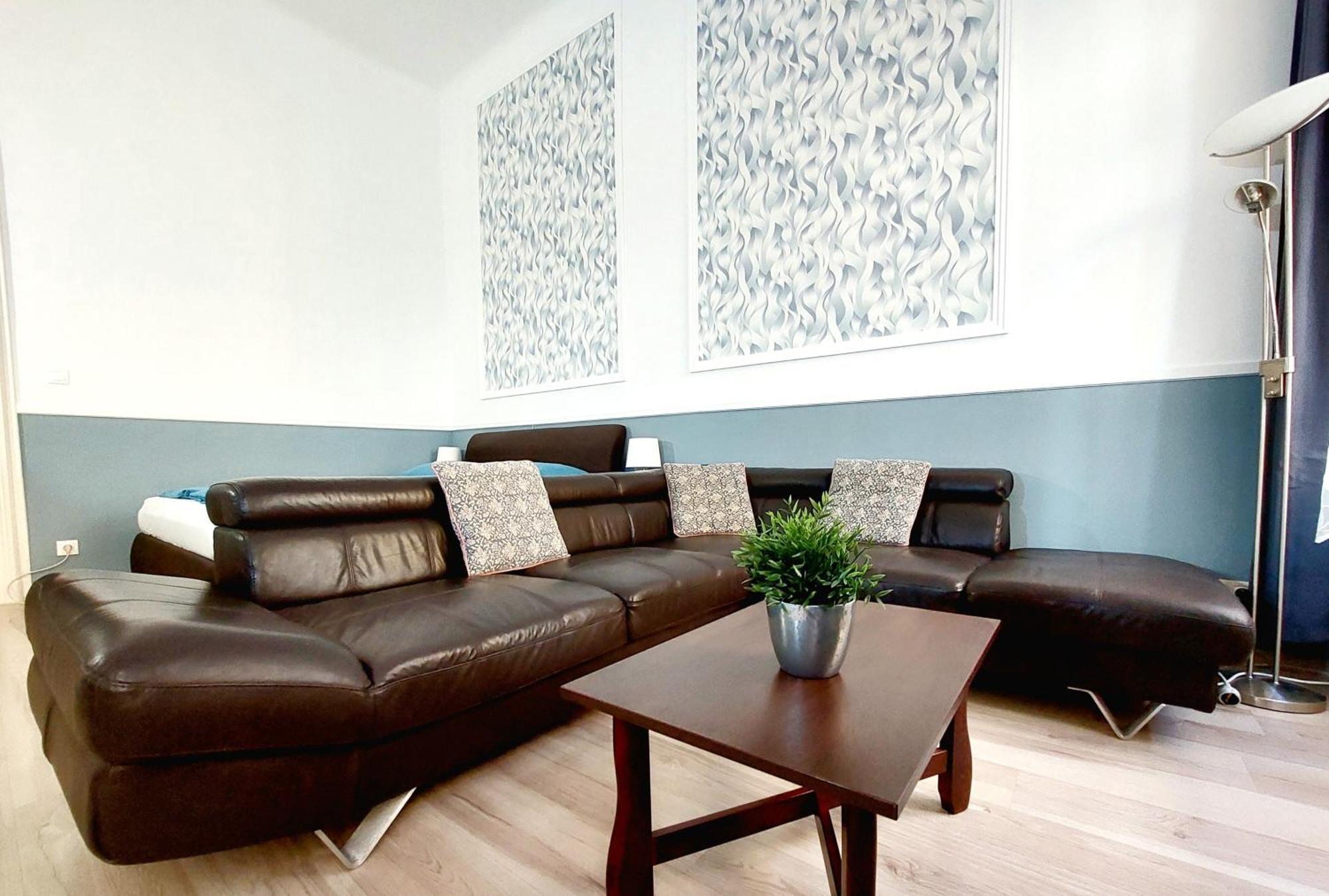 Eoetvoes Apartman Budapest Exteriör bild
